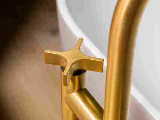 Griferías doradas: Descubre el último ‘must’ para dar ese toque distinguido a tu baño
