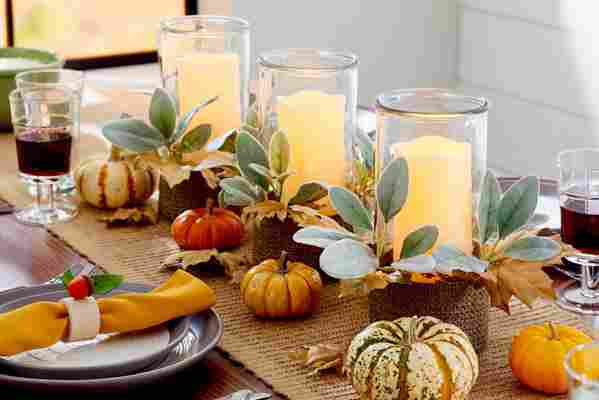 Decoración de mesas de comedor en otoño con hermosas piezas centrales